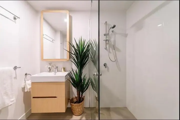 Modern Compact Studio Separate Bathroom Brisbane Apartamento